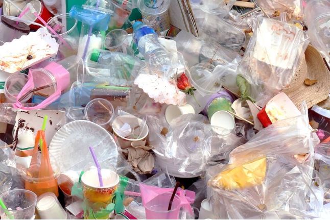 Plastic attacks hit Swiss supermarkets (Le News)